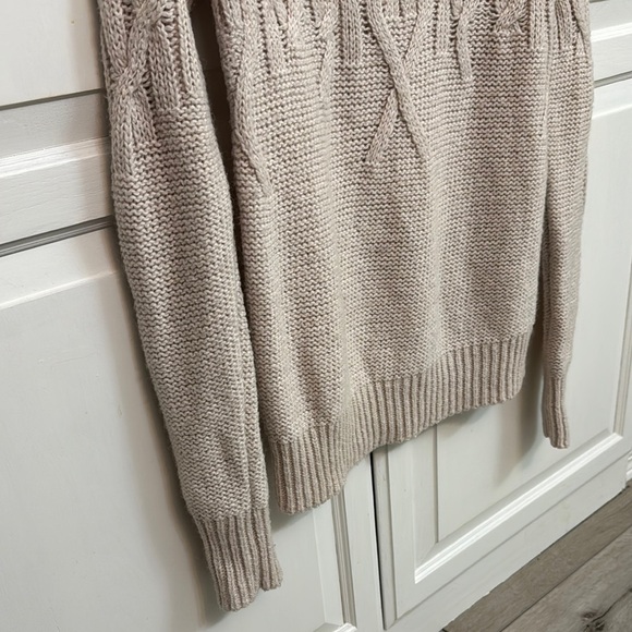 Old Navy Cream Cable Knit Crew Neck Sweater - Picture 3 of 6